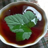 Čaj od listova ribizle: koristi i štete, kako skuhati